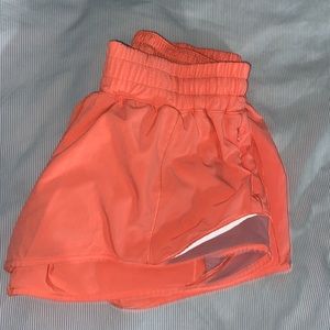 LULU LEMON HOTTY HOT SHORTS 2.5